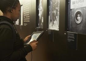 13. Visite écoles expo permanente avec tablette